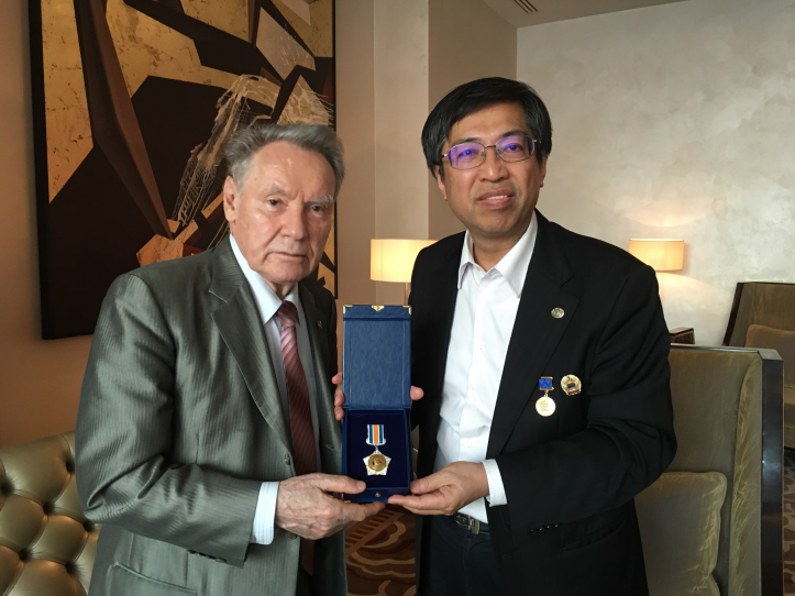 Professor B.V. Gusev, president of the RAE, announced that in addition to the order of “Engineering Fame,” this year, the RAE and the IAE decided to create two more orders in honor of Dr. Samuel Yin, founder of the Tang Prize Foundation.