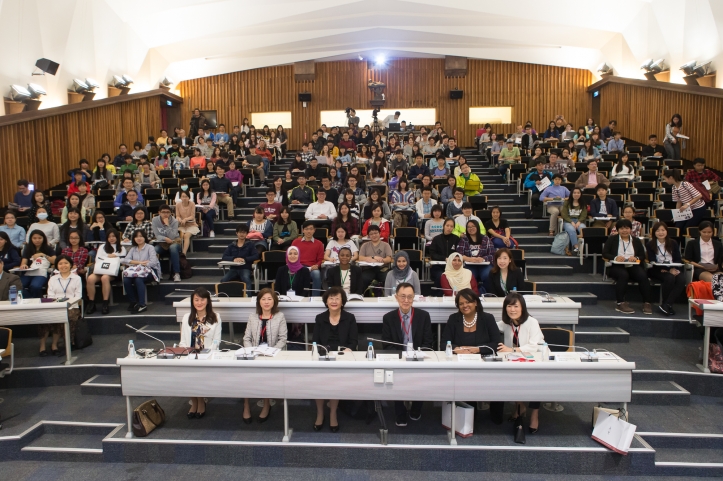 Five young female scientists, Dr. Fathiah Zakham (Yemen), Dr. Farah Fathima (India), Dr. Phyllis Awor (Uganda), Dr. Wafa Al-Jamal (Jordan), and Yi-Chun Yen (Taiwan)  arrived in Taiwan for the week-long event