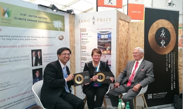 Tang Prize Foundation CEO Jenn-Chuan Chern and the 2014 Tang Prize laureate in Sustainable Development Gro Harlem Brundtland  attended COP21 in Paris 