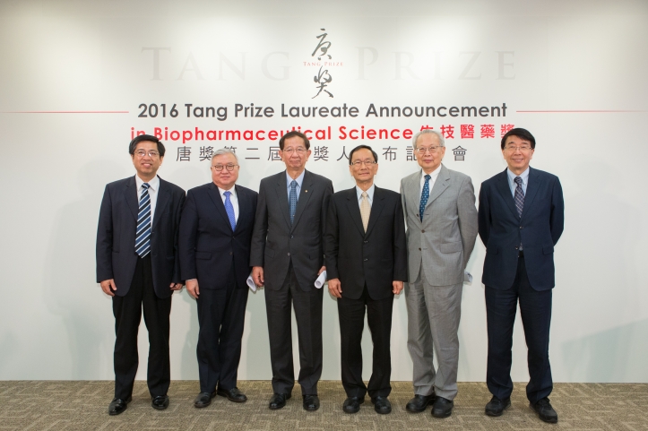 Lee was joined at the announcement table by Vice President of the Academia Sinica Andrew H.-J Wang, Dr. Yun Yen of Taipei Medical University, Academicians Wen-Chang Chang and Hsing-Jien Kung, and Tang Prize Foundation CEO Jenn-Chuan Chern.