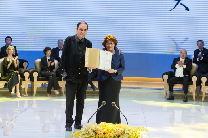  Presenting the prize to Louise Arbour was the inaugural laureate in the Rule of Law, Albie Sachs, who was awarded the prize in 2014.