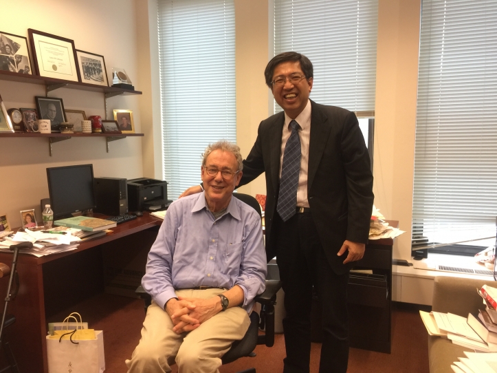 Tang Prize CEO Jenn-Chuan Chern (right) and Professor of Columbia Law School (left) exchange insight on the future development of Rule of Law