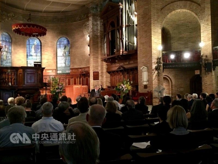 A memorial service for renowned sinologist William Theodore de Bary, who passed away on July 14 in his home in New York at the age of 97, was held at St. Paul's Chapel at Columbia University on Oct. 5.