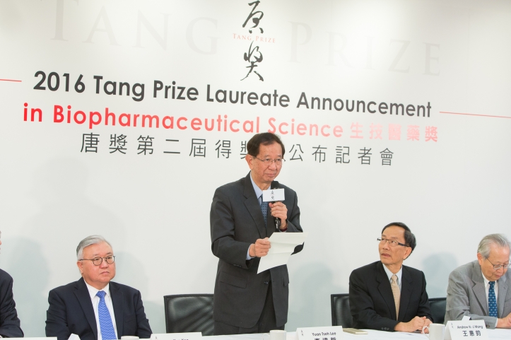 Announcing the prize in Biopharmaceutical Science was former Academia Sinica President and 1986 Nobel Laureate in Chemistry Yuan Tseh Lee.