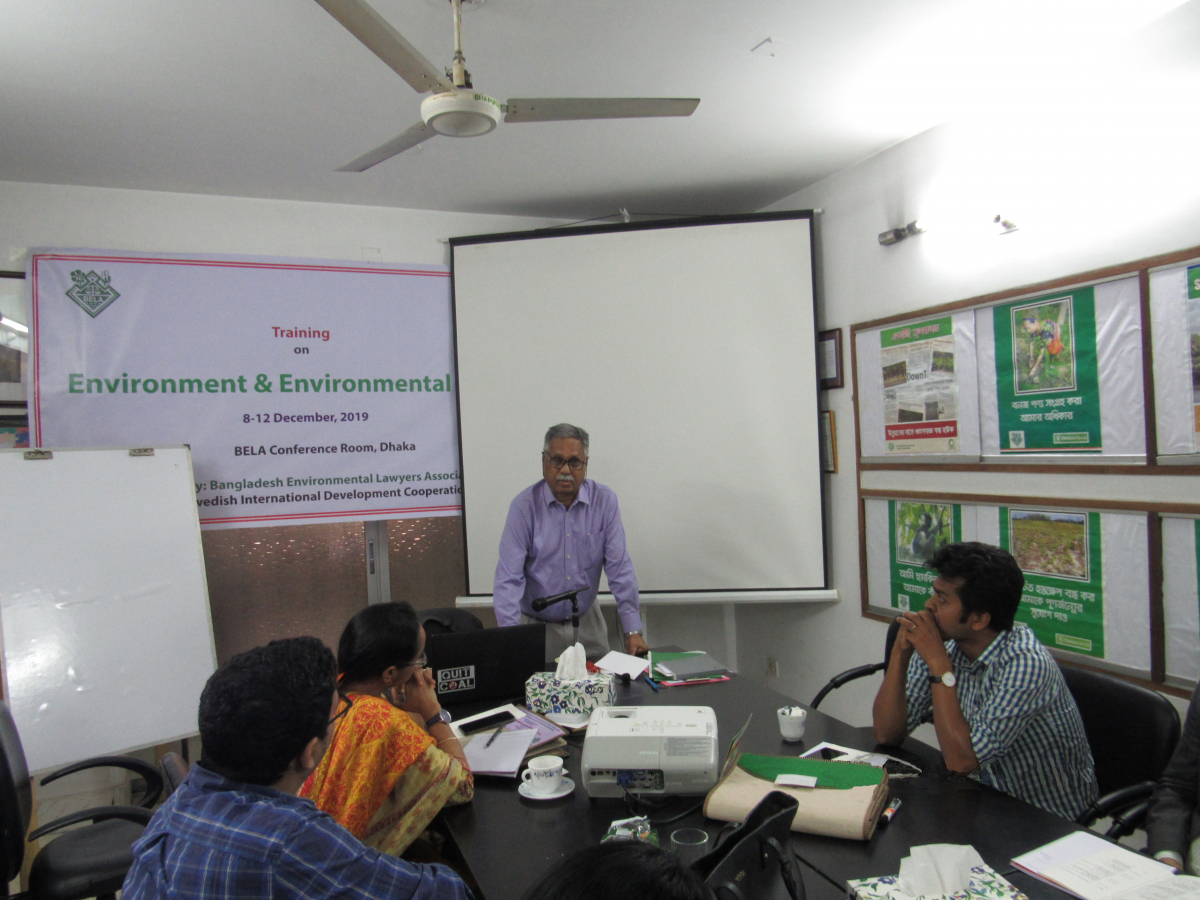 由孟加拉環境法律人協會(簡稱BELA)所主辦的環境法律暨氣候正義培訓課程之一，邀請到著名的國內水資源專家Dr. Ainun Nishat 為學員們上課(照片由孟加拉環境法律人協會提供) 