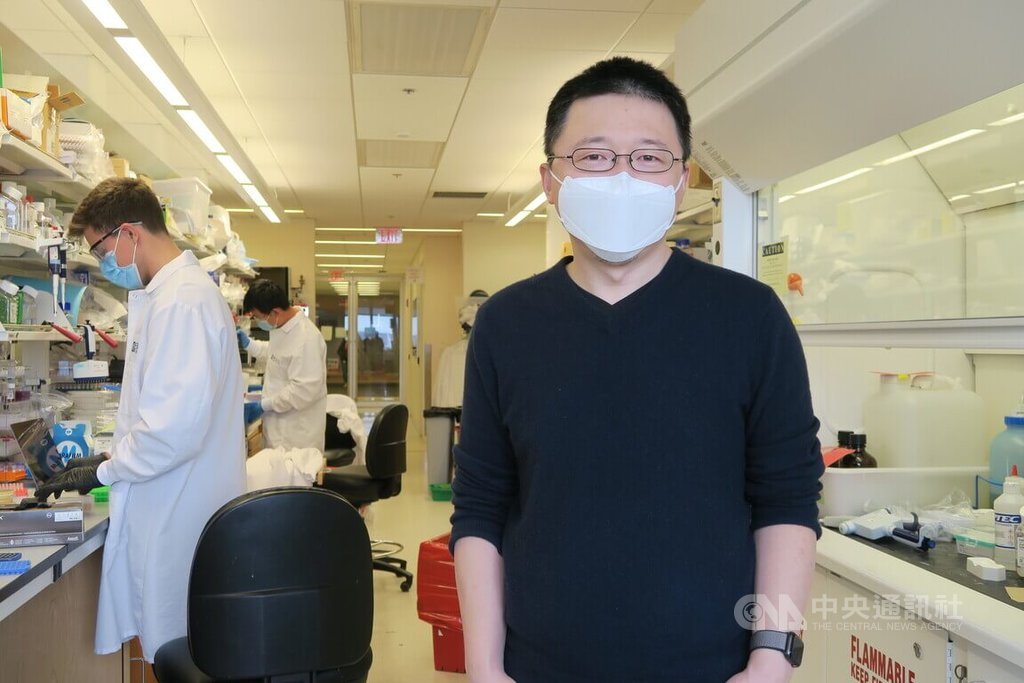 COVID-19大流行邁入第3年，曾獲唐獎生技醫藥獎的美籍華裔生物學家張鋒期盼疫情能在不久的將來落幕